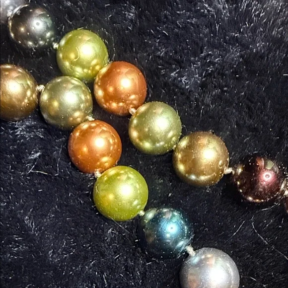 Kenneth Jay Lane Vibrant Pearl Necklace - Picture 4 of 7